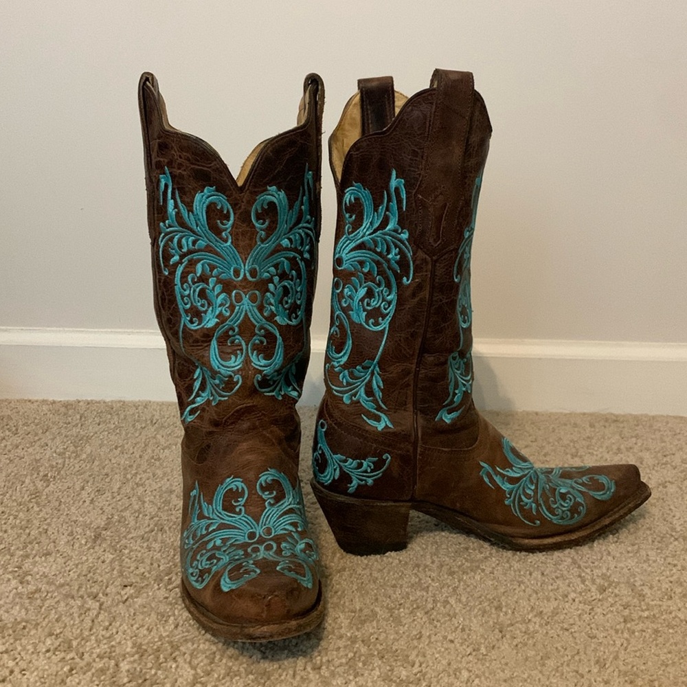 7 1/2 women’s Corral boots